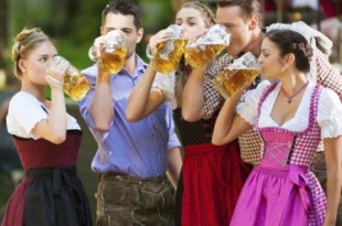 Dirndl, Lederhosen und Trachten sind ein Muss auf dem Oktoberfest